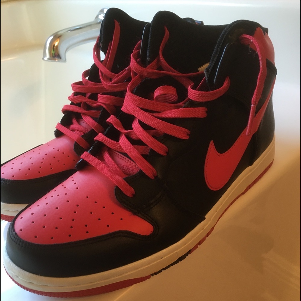 Ike dunks red black white great condition size 10